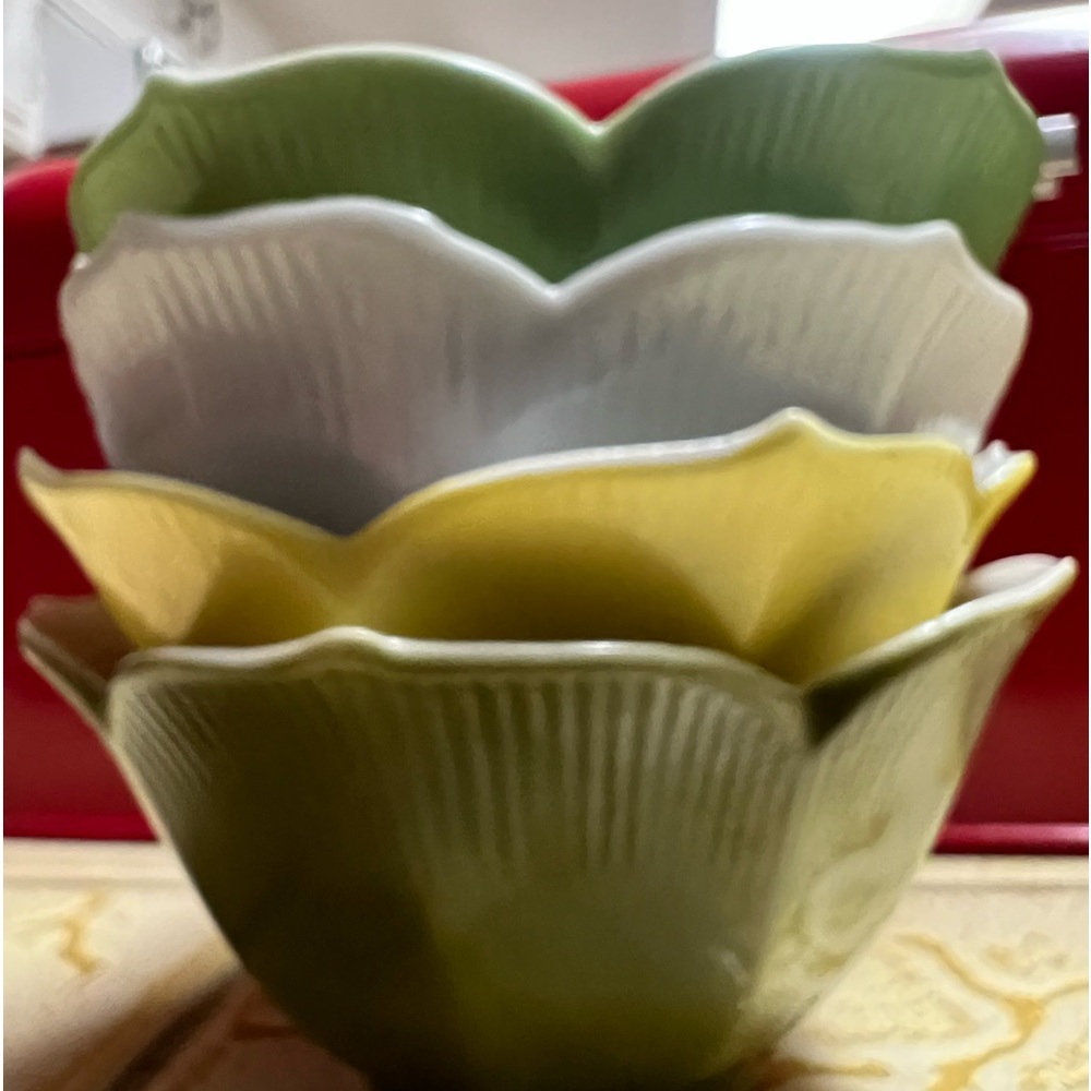 Set of 4 MCM Vintage Lotus Tulip Bowls